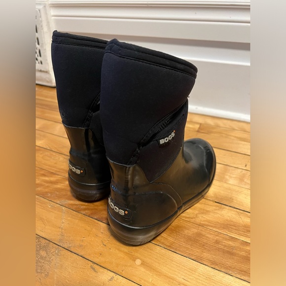 Bogs. Women’s size 5. Black mid length. - Picture 1 of 3